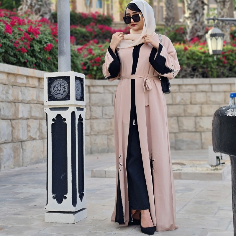 Ru'ah Al-Nujoom Beige and Black Abaya